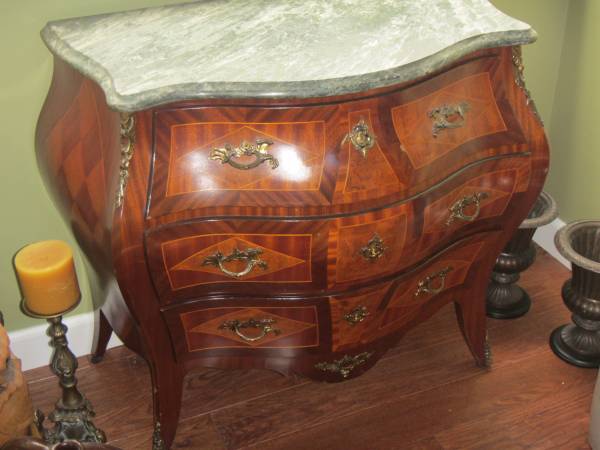 Amazing Bombay Style Chest