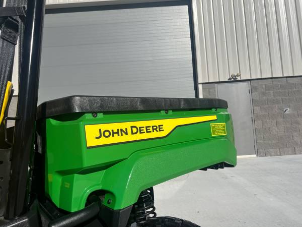 2022 John Deere Gator XUV 560