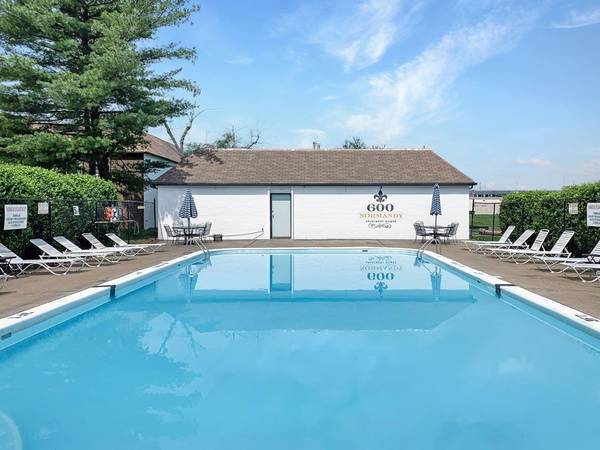 Pet Friendly, Pool with Sundeck, Clubhouse