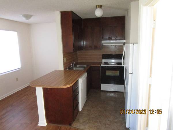 Village Park Townhome #739 – 1 Br, 1 Bath Unit – $670.