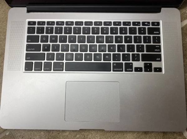 macbook pro 1 terabytes,intel core i7, 8gb (15 inch)