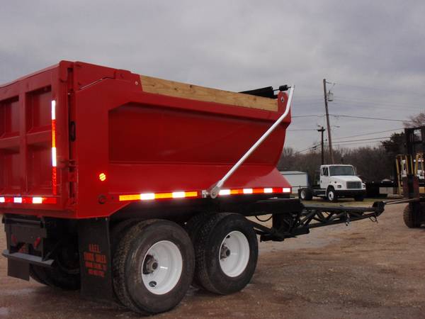 1985 Half Round Clements Pup Trailer