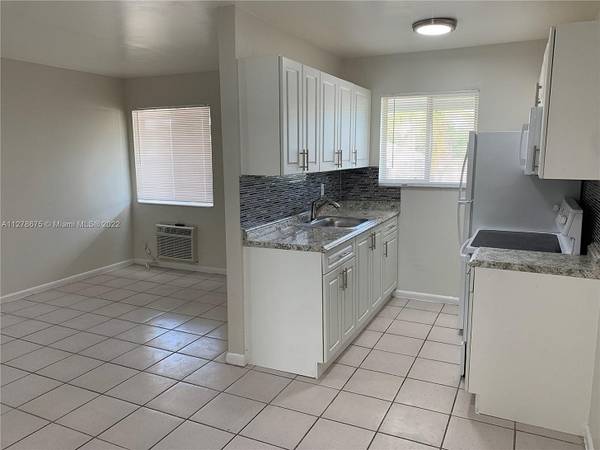 Spacious 1/1 condo. Washer and dryer in unit