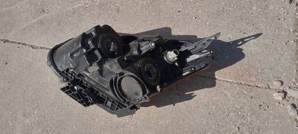 2011 NISSAN ROGUE RIGHT HEADLIGHT