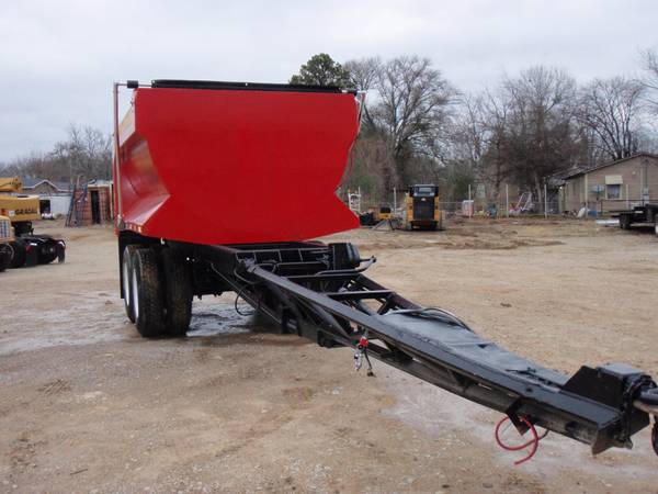 1985 Half Round Clements Pup Trailer