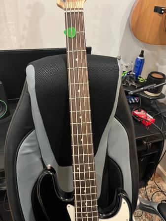 Squier Jazz Bass V