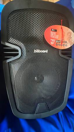 BillBoard pair 2,400 watt bluetooth speakers