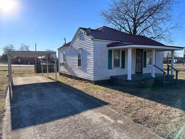 1213 E 20th Street ($675)