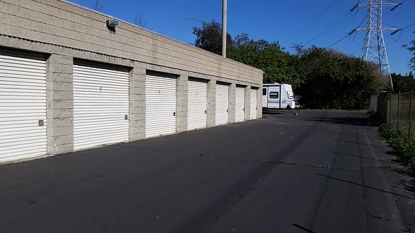 Self Storage Unit 11×21 Clean ….