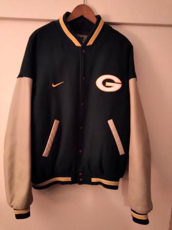 Green Bay Packers varsity jacket.100% Genuine leather and wool.