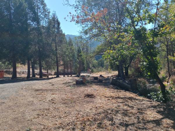 12.4 Acres with Mobile in Yreka CA $155999