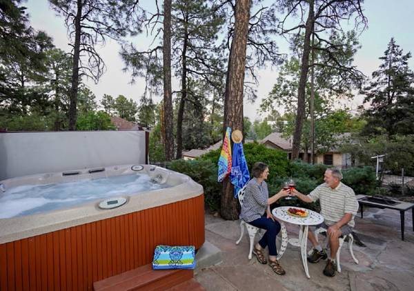 Cherry Blossom Cottage Prescott Vacation Rental Hot Tub GREAT LOCATION