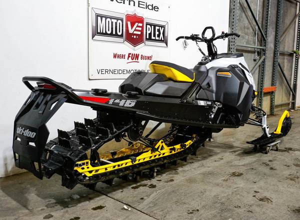 2023 Ski-Doo Summit SP 850 146 ES REDUCED