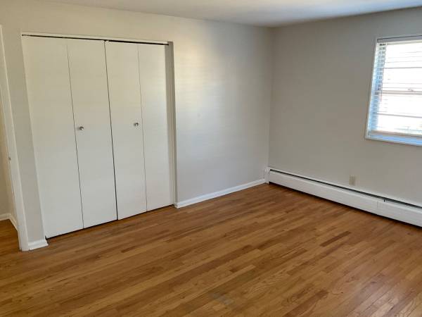 2 Bed 1 Bath with Beautiful Hardwood Flooring FREE HEAT/HW