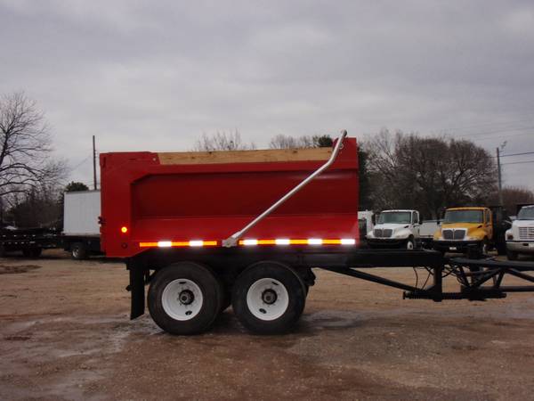 1985 Half Round Clements Pup Trailer