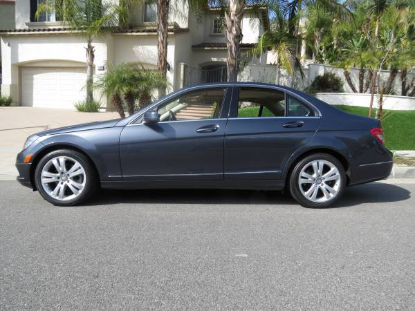 2011 Mercedes Benz C300 ** Only 64K Miles ** Super Clean ** Must See