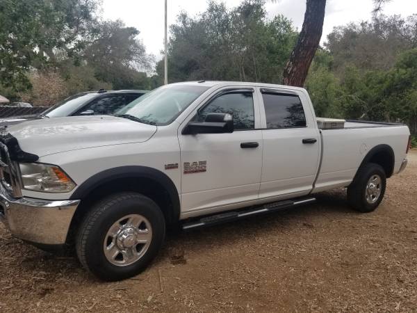 2016 Dodge RAM 3500 4X4 8′ bed. Hemi