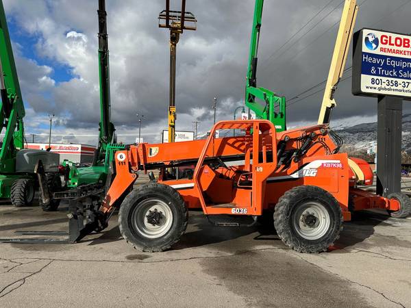 Telehandler Forklift 2005 SkyTrak 6036 4x4x4 6,000 LB 36′ Reach Diesel