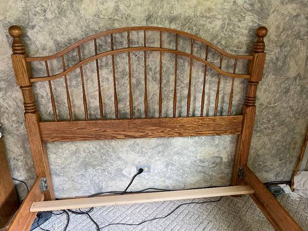 Amish built Queen bed Frame w/Headbd