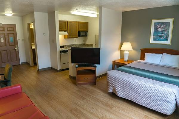 Separate Dining Area, Guest Laundromat on Site, Free Premium Cable TV