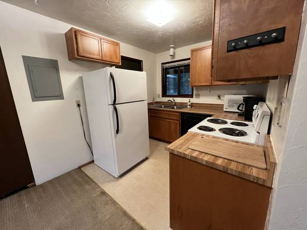 2 Bed 1 Bath Furnished Apartment, Valley Location