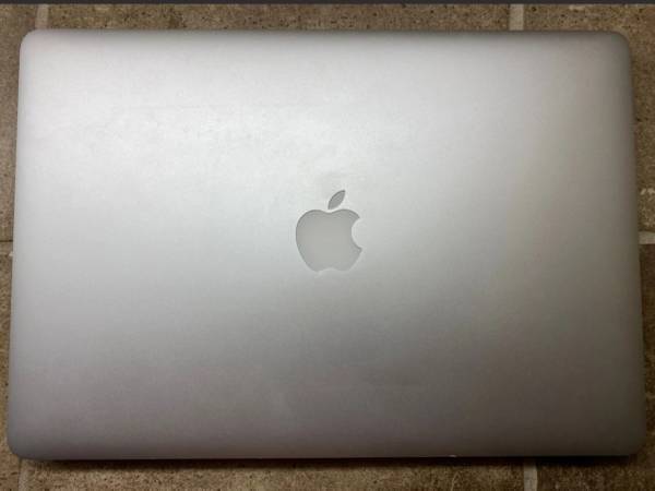 macbook pro 1 terabytes,intel core i7, 8gb (15 inch)