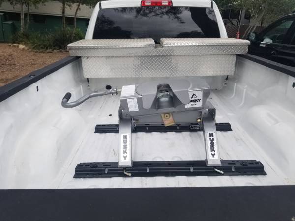 2016 Dodge RAM 3500 4X4 8′ bed. Hemi