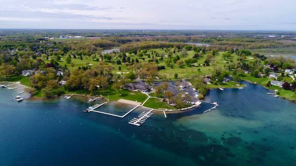 Grounds Crew – Gull Lake Country Club