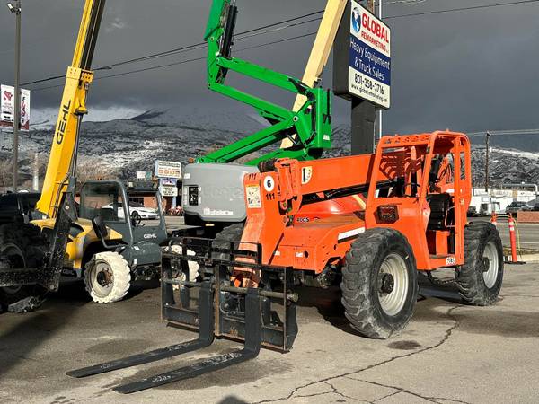 Telehandler Forklift 2005 SkyTrak 6036 4x4x4 6,000 LB 36′ Reach Diesel