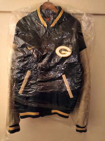 Green Bay Packers varsity jacket.100% Genuine leather and wool.