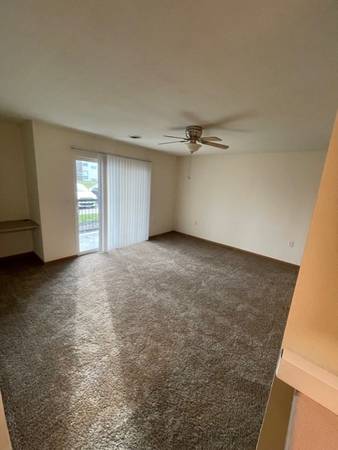 We think you will look SO good in this spacious 1 bdrm home at WCIN!