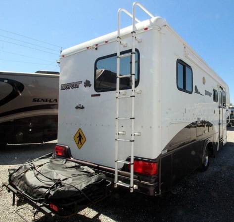 Rare 2007 26 foot Bigfoot Diesel all season motorhome