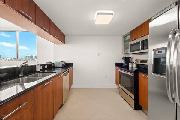 Spacious Furnished 2 bed / 2 bath At **1800 Club** Edgewater