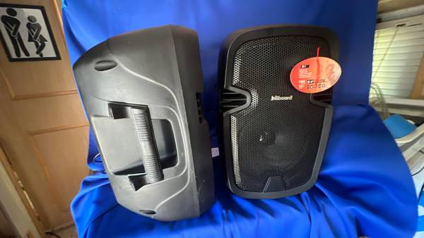 BillBoard pair 2,400 watt bluetooth speakers