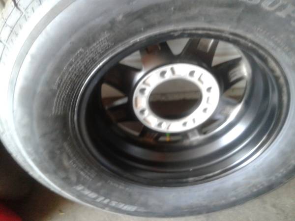 Custom trailer wheels/tires 16″ 8 lug