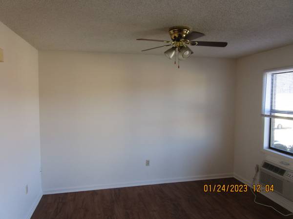 Village Park Townhome #739 – 1 Br, 1 Bath Unit – $670.