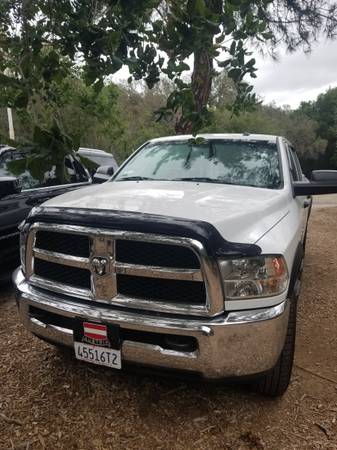 2016 Dodge RAM 3500 4X4 8′ bed. Hemi