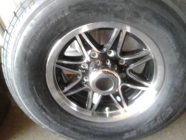 Custom trailer wheels/tires 16″ 8 lug