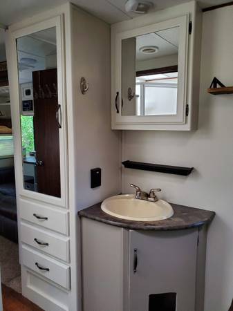 Travel Trailer, 2015 Keystone Cougar 24RKSWE 1/2 ton series