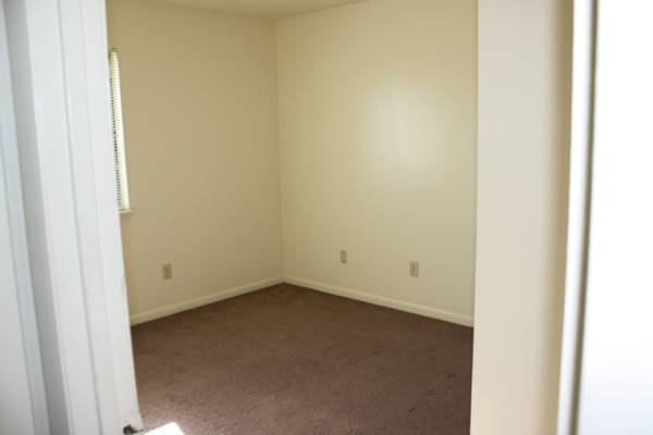 $365 1&2 Bedroom Apts