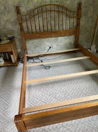 Amish built Queen bed Frame w/Headbd