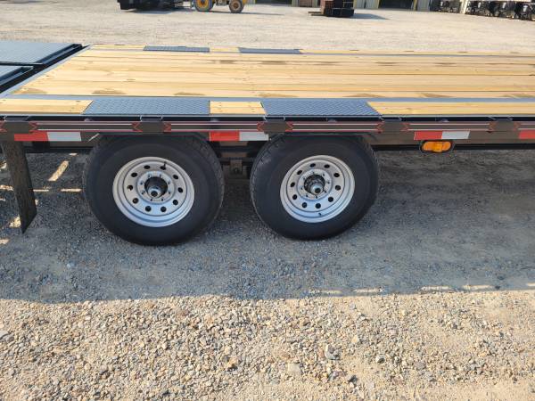 2022 Diamond T 102″ x 25′ Gooseneck Single Wheel Flatbed SWF160