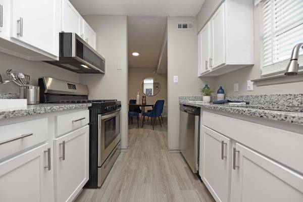 The Huntley- ONE MONTH’S FREE RENT IF MOVE-IN BEFORE JAN. 31ST!!