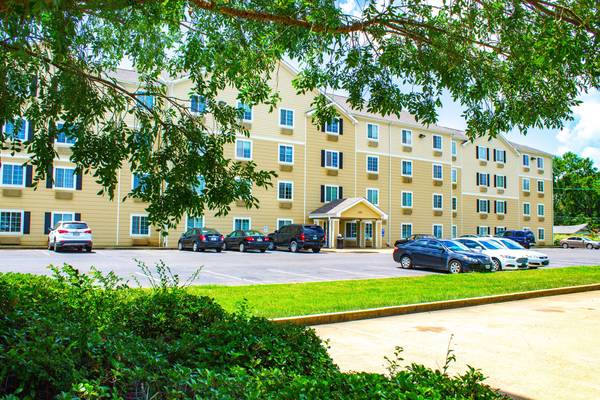 Guest Laundromat on Site, Free Utilities, Free Parking