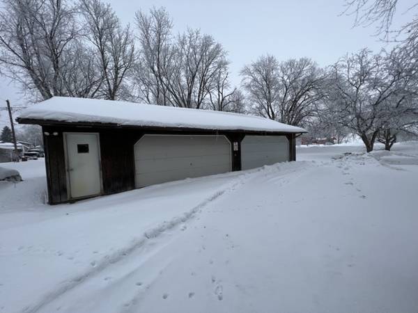 Atwater Home For Sale: 3BR, 2BA, 6 Garage Stalls!