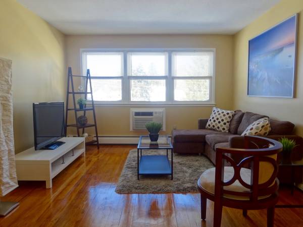 2 Bedroom Apartment $1254 Heat and Hot Water New London, CT