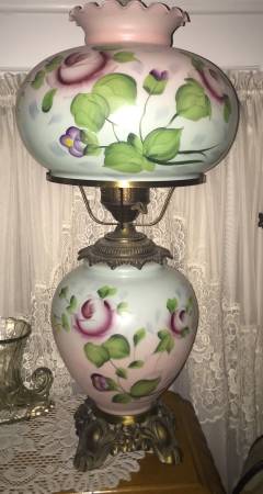 VINTAGE BEAUTIFUL LARGE HAND PAINTED ROSES ELECTRIC TABLE LAMP