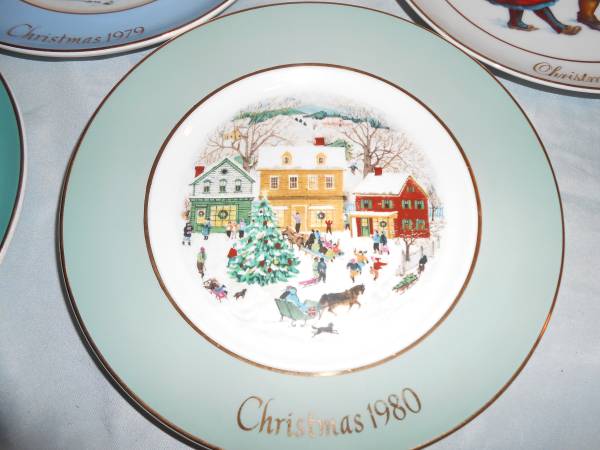 Avon Wedgwood 22K Gold trimmed Christmas Plates Lot Of 8 1976-1983