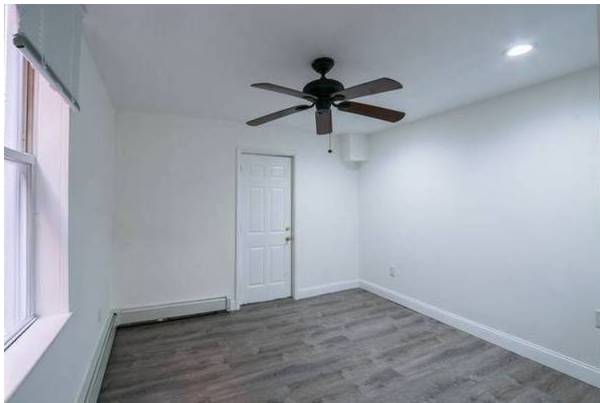 Don’t miss this split-level rental apt in