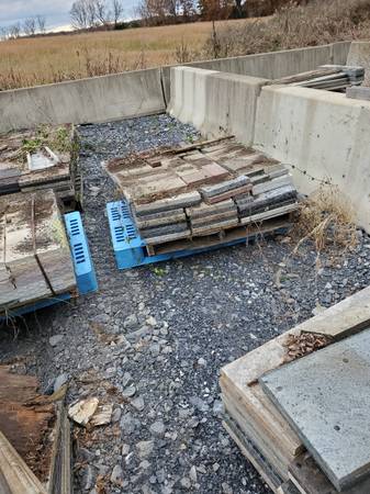 5 pallets of quartz remnants